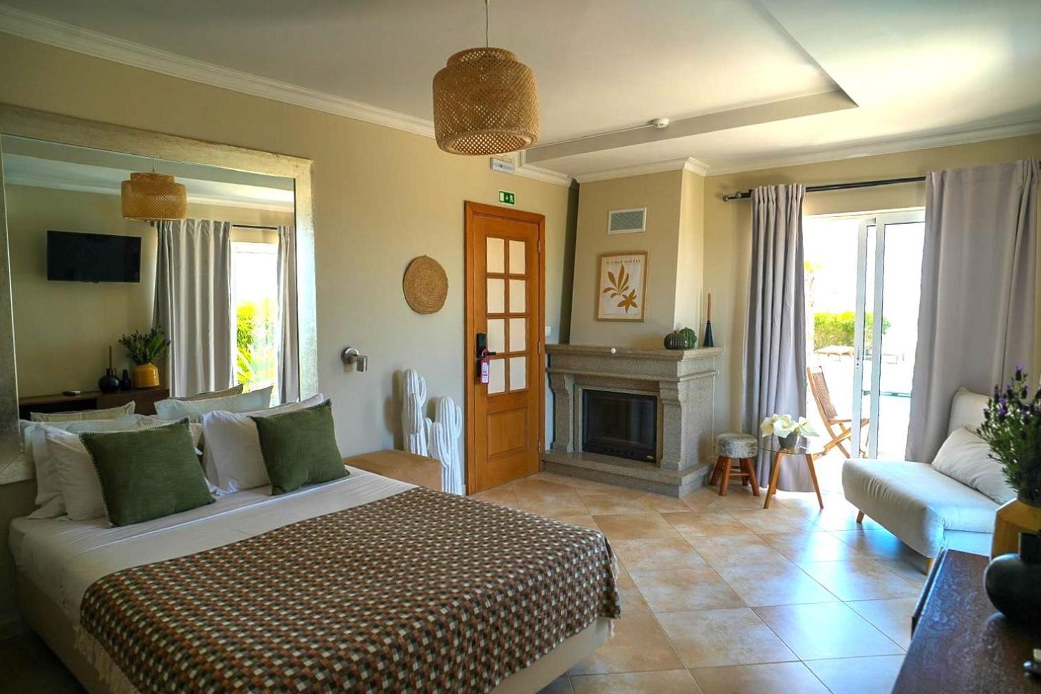 Arrifana Destination Suites Aljezur Exteriör bild